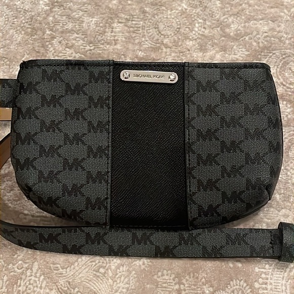 Brand New Michael Kors Black Zippered Belt Bag Fanny Pack w/ Silver Tone Accents main image 11
